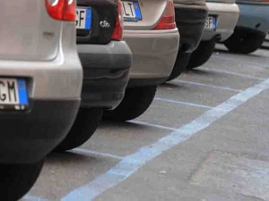 parcheggi sulle strisce blu 300x225